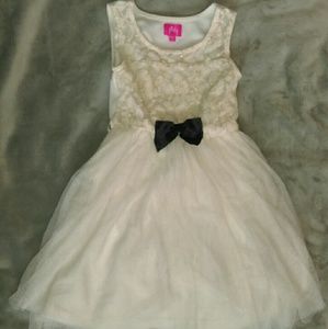 Girls Sz 6 cream tulle dress